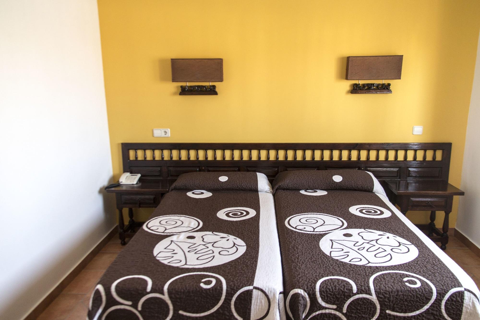 โฮสปิเดียม โฮเทล ฆวนที่ 2 Hotel โตโร ภายนอก รูปภาพ