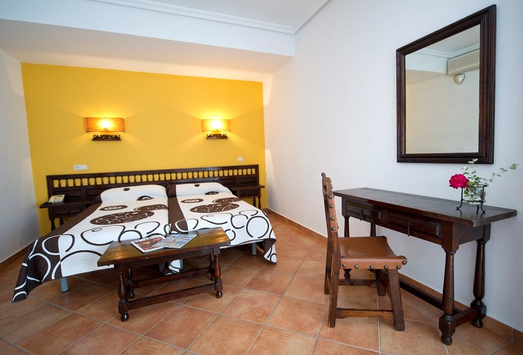 โฮสปิเดียม โฮเทล ฆวนที่ 2 Hotel โตโร ภายนอก รูปภาพ